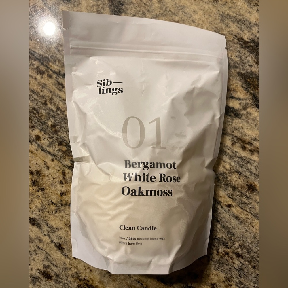 NIB Siblings Clean Candle 01, Bergamot, White Rose, Oakmoss